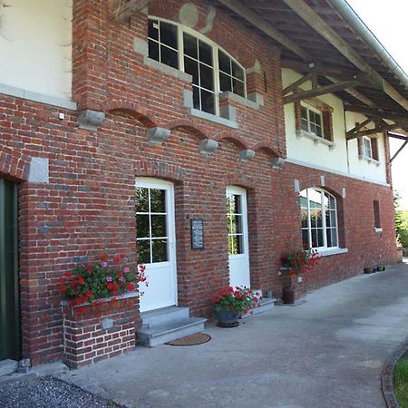 胡图图城堡酒店 Avesnes-sur-Helpe 外观 照片