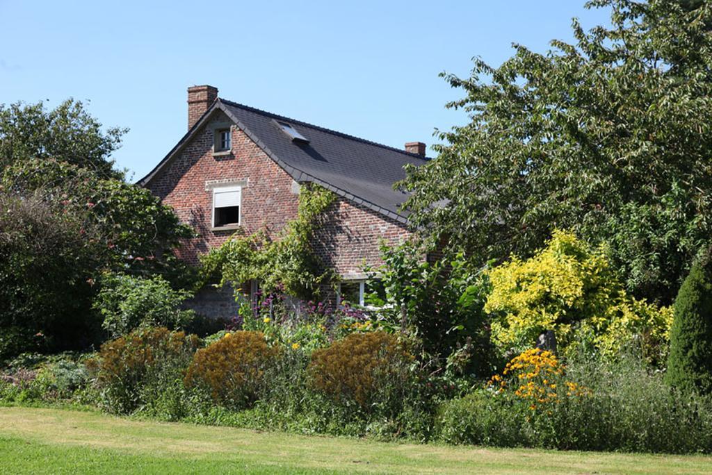胡图图城堡酒店 Avesnes-sur-Helpe 外观 照片