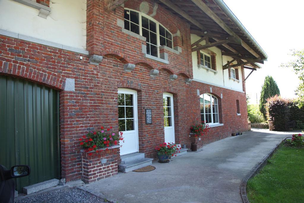 胡图图城堡酒店 Avesnes-sur-Helpe 外观 照片