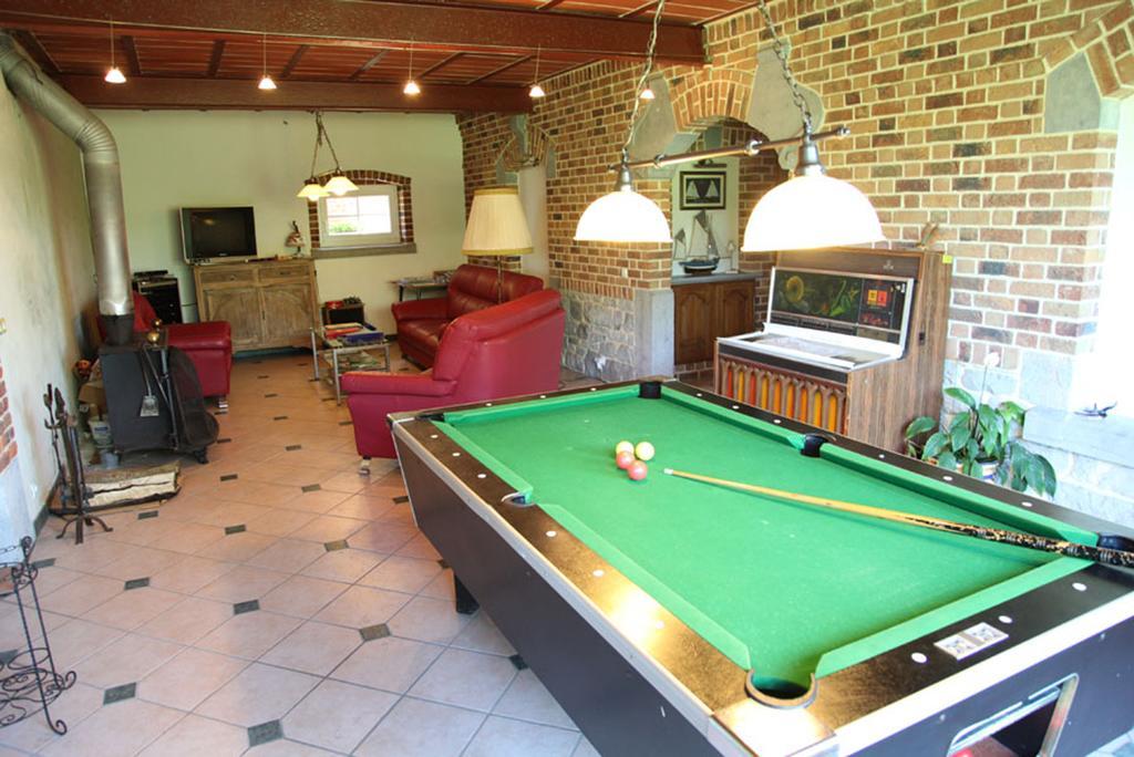 胡图图城堡酒店 Avesnes-sur-Helpe 外观 照片