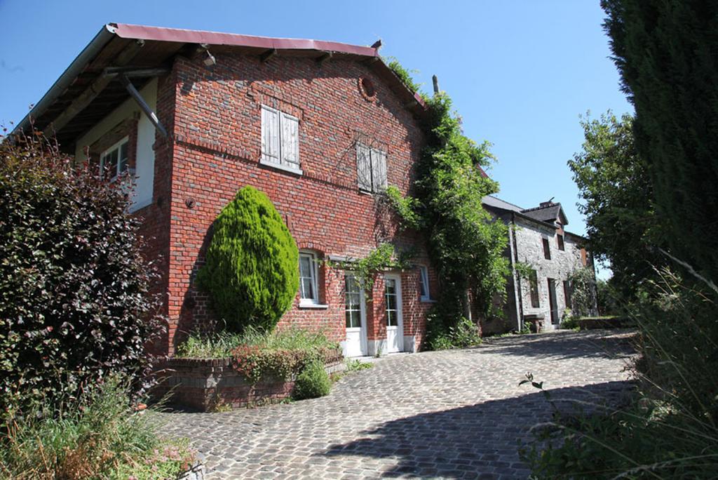 胡图图城堡酒店 Avesnes-sur-Helpe 外观 照片